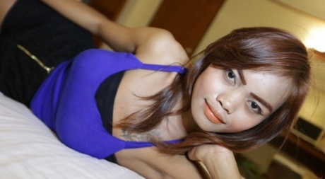 Skinny bobble head Thai spinner Som open wide for POV hairy pussy creampie