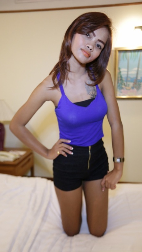 Skinny bobble head Thai spinner Som open wide for POV hairy pussy creampie