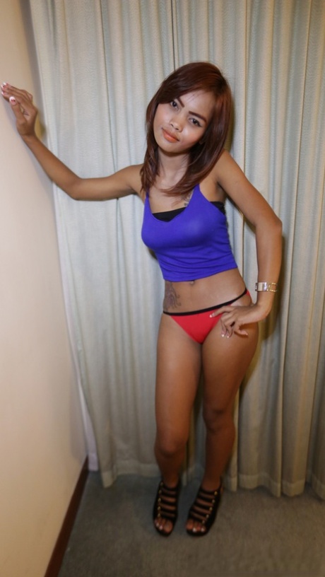 Skinny bobble head Thai spinner Som open wide for POV hairy pussy creampie