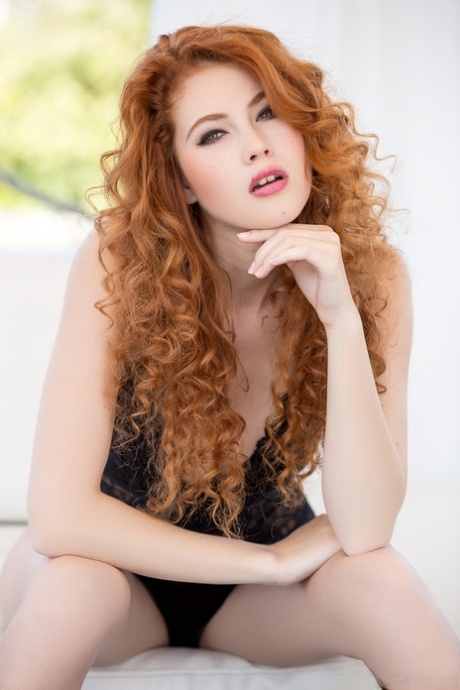Curly haired ginger Heidi Romanova teasing with her incredible body on sofa - pornpics.de