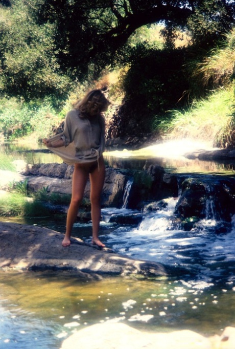 Wonderful blonde Carol Ann Wilken gets wet during outdoor vintage photoshoot - pornpics.de