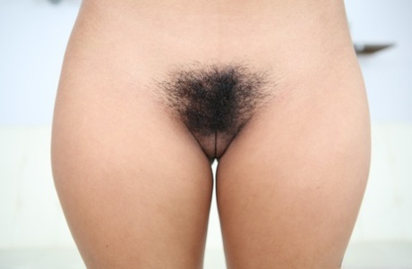 Smiley Latina Sophia Leone exposes sweet natural tits, hot ass & hairy muff - pornpics.de