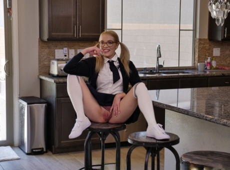 Flexible teen with pigtails Katie Kush peels to do naked splits in the kitchen - pornpics.de