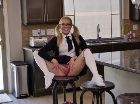 Flexible teen with pigtails Katie Kush peels to do naked splits in the kitchen - pornpics.de