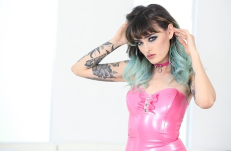 Beautiful fetish doll Holly Beth sheds pink latex dress to pose erotically - pornpics.de