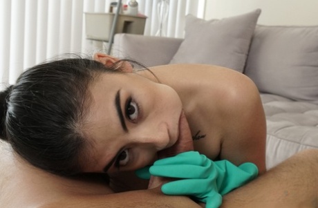 Superb Latina maid Michelle Martinez sucks and rides dick and gets sprayed - pornpics.de