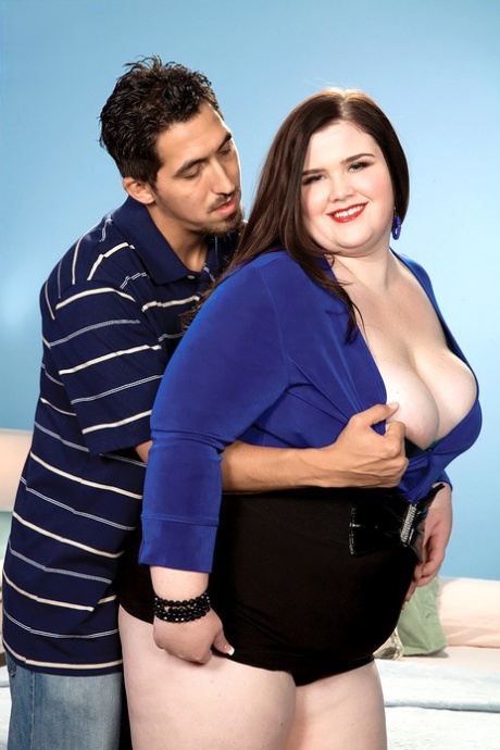 Obese brunette chick Holly Jayde goes pussy to mouth with her Latino lover - pornpics.de