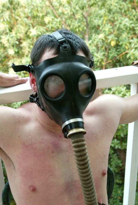 Jasmine Byrne puts a gas mask on his head before Xana Star to help torture him - pornpics.de