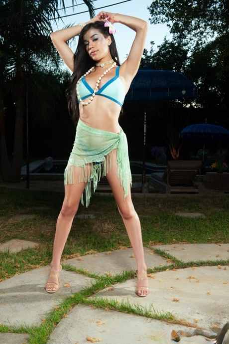 Stunning American teen Savannah Sixx unveils her big natural tits in a solo