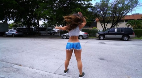 American babe with a nice butt Kelsi Monroe gets nailed in a van