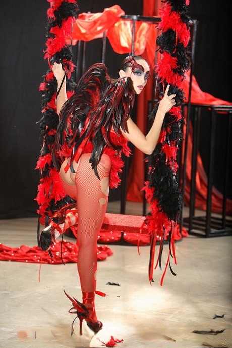 Fantastic broads Katsuni and Austin Kincaid pose in devil costumes on a swing - pornpics.de