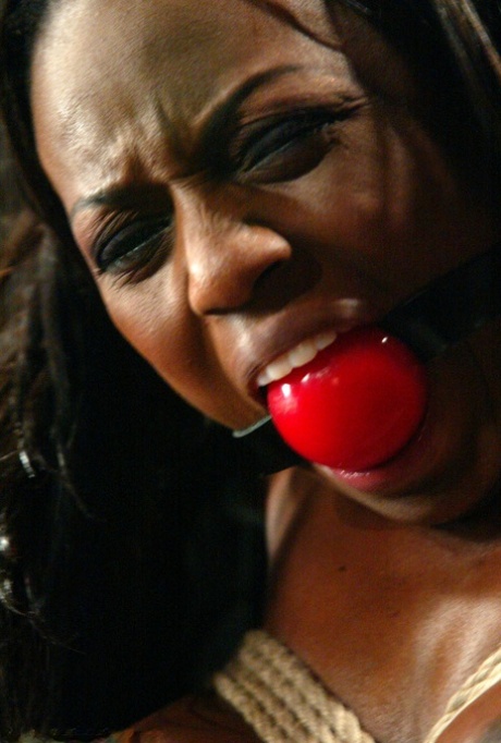 Jada Fire 被玩弄至高潮
