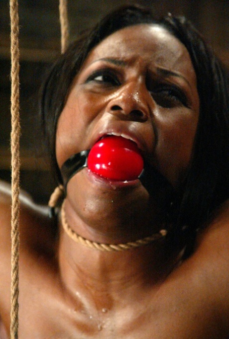 Jada Fire 被玩弄至高潮