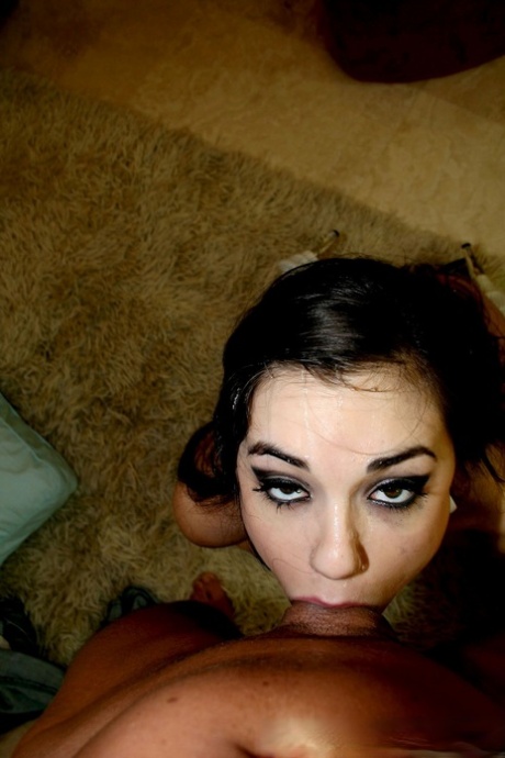 Sweet teen Sasha Grey exposes her hot ass and gets her throat fucked - pornpics.de