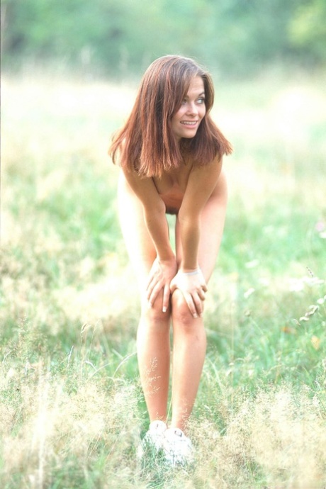 Charming teen Barbara undresses to show her beautiful naked body outdoors - pornpics.de