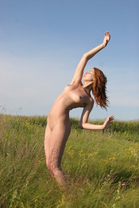 由 Lena S Naked Pictures 表演的 Met Art