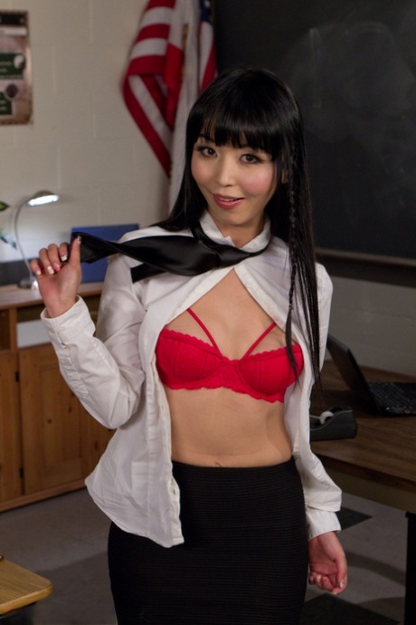 Gorgeous Asian teacher Marica Hase teases while exposing her bra and undies - pornpics.de
