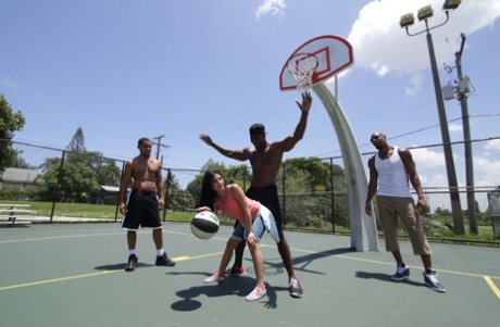 Petite teen Michelle Martinez enjoys a wild gangbang with black basketballers - pornpics.de