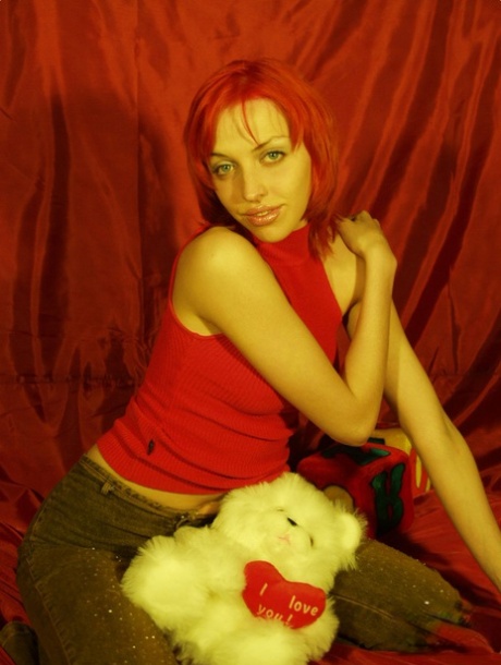 Amateur teen with red hair Irma unveils her fabulous body and poses - pornpics.de