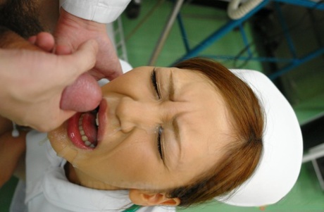 Lusty Japanese nurse Mio Kuraki deepthroats a doctor's dick and swallows cum - pornpics.de