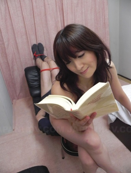 Stunning Asian wife Miku Sachi gets her bush and feet licked by an old guy - pornpics.de