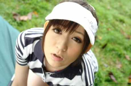 日本高尔夫球员月野美智留在球场上为对手口交