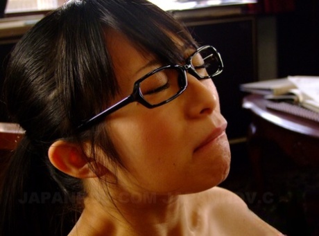 Sexy Asian babe in glasses Nana Kunimi gives fellatio and eats cum - pornpics.de