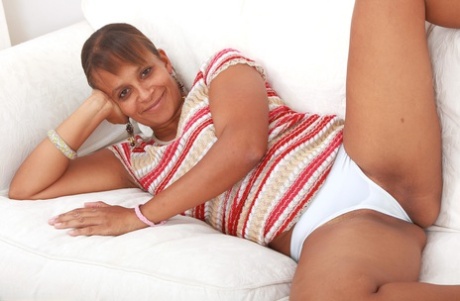 Lovely amateur babe Christine showing her holes and big ass up close