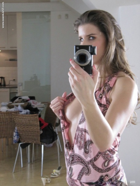 Bored girlfriend Patti Page takes selfies of herself stripping & posing