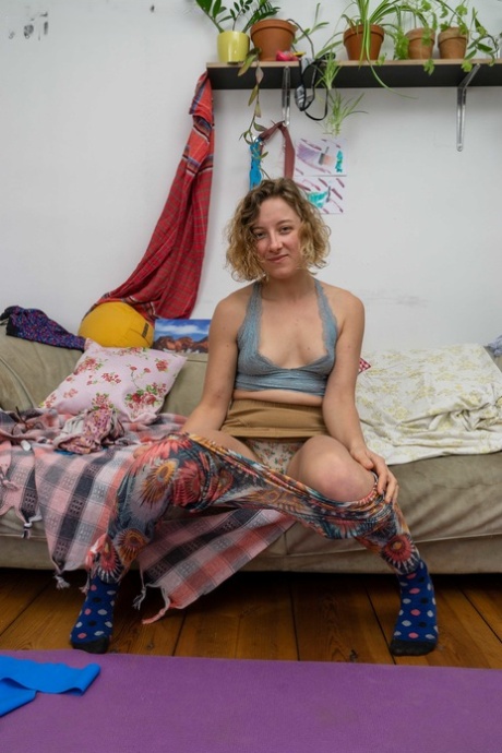 Blonde Australian Manon strips to her wool socks & shows her hairy crotch