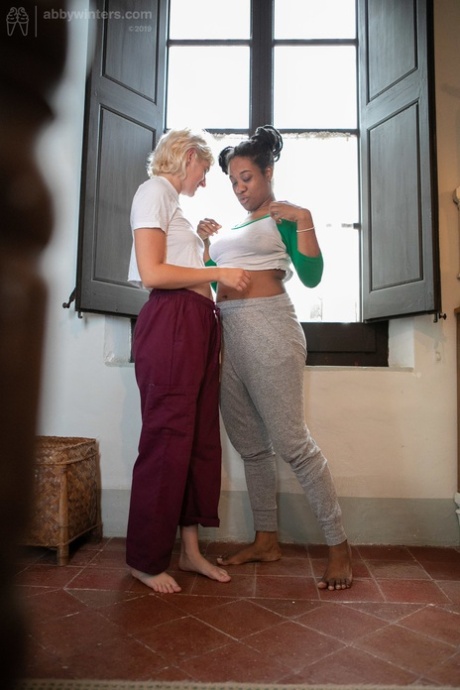 Hot babes with round butts Maely and Ronnie dress in their favorite outfits