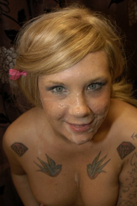 Blonde British babe with hot tattoos Mandy Cinn enjoys thick bukakke facials - pornpics.de