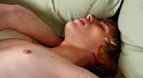 同性恋种马 Hayden Anders 给金发男孩 Dave Canon 口交后给他口交