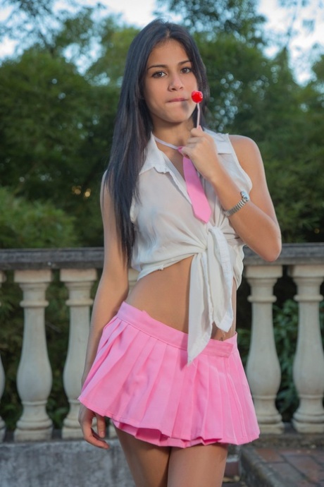 Venezuelan teen with a hot ass Denisse Gomez strips and poses on the terrace - pornpics.de