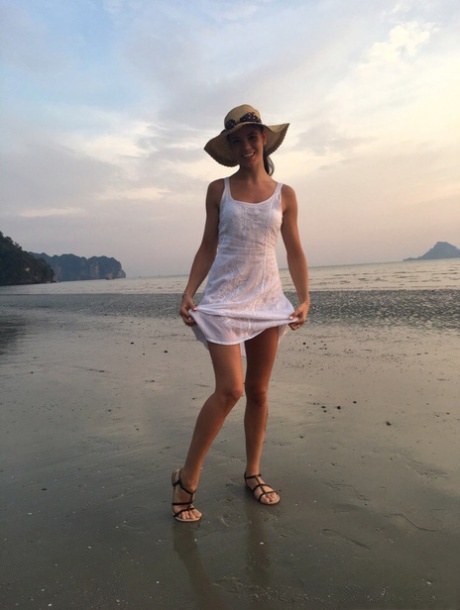 Lovenia Lux Official