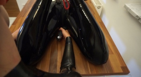 Kinky Rubber World Latex Lara