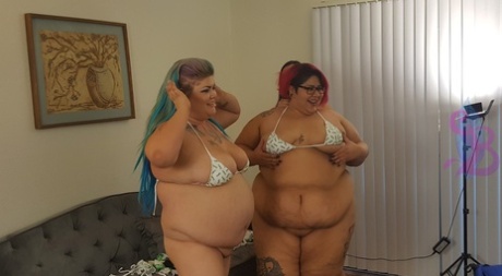 Horny fatty Crystal Blue and her friend flaunt their huge asses - pornpics.de
