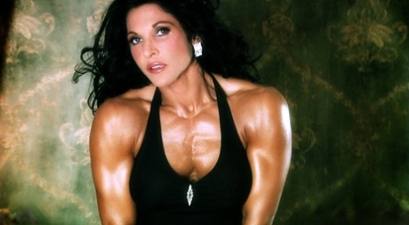 Dark haired bodybuilder Tracy Daniels shows her hot legs in a solo