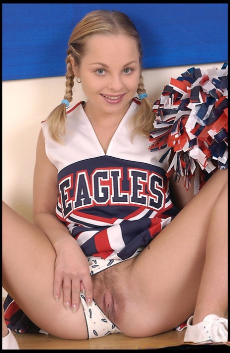 Adorable cheerleader Sharka Blue slides a thick sex toy in her butthole - pornpics.de
