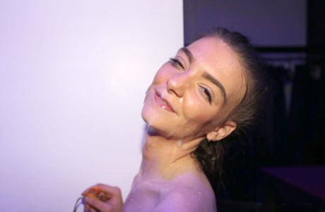 Skinny Maddison Rose takes facial cumshots in an interracial bukkake scene - pornpics.de