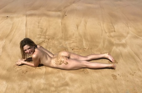 Petite cutie Jane Wilde strips naked in public and shows her amazing body - pornpics.de