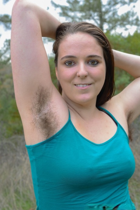 Amateur beauty Harley Hex unveils her hairy body as she strips in nature