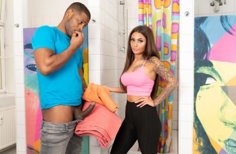 Horny Hostel Darrell Deeps, Kim Kalash - pornpics.de