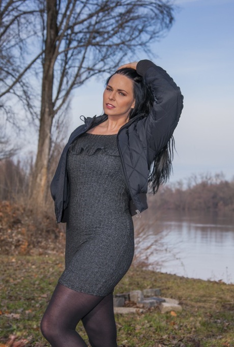 Sexy Hungarian MILF Simony Diamond flashes her crotch in black pantyhose