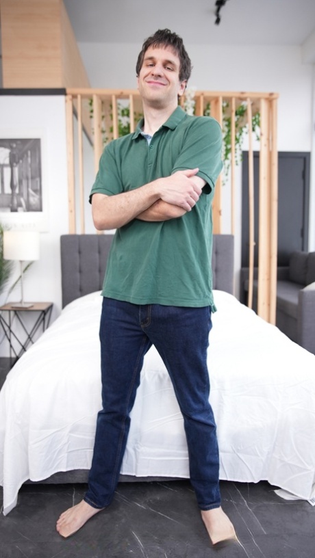 宅男少女阿瓦娜-戈尔格（Avana Golg）与同父异母的弟弟一起在他的卧室里挑逗他