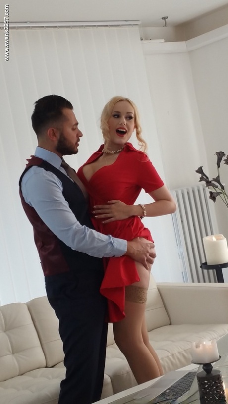 曲线玲珑的捷克 MILF Angel Wicky 用她的大奶子操她情人的鸡巴
