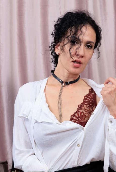 Sophi Hot Images 表演的《All Over 30