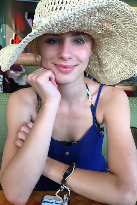 业余女友 Jillian Janson 在度假合辑中摆姿势