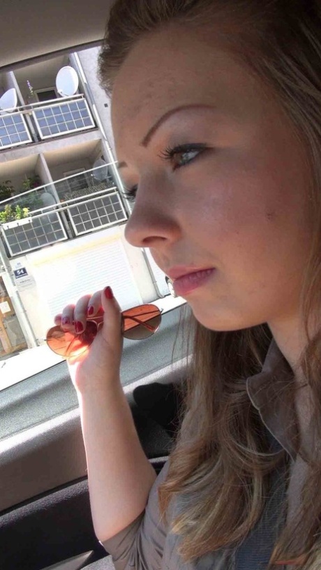 业余女友在开车时被男友指腹为婚