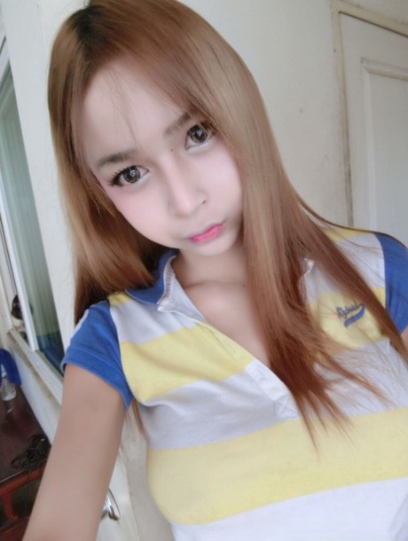 亚洲小人妖 Yuki 在合辑中展示诱人乳沟